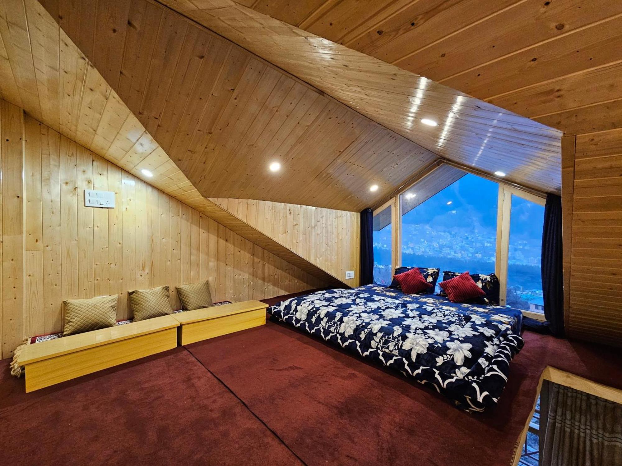 The Pineapple Home Manāli Eksteriør billede